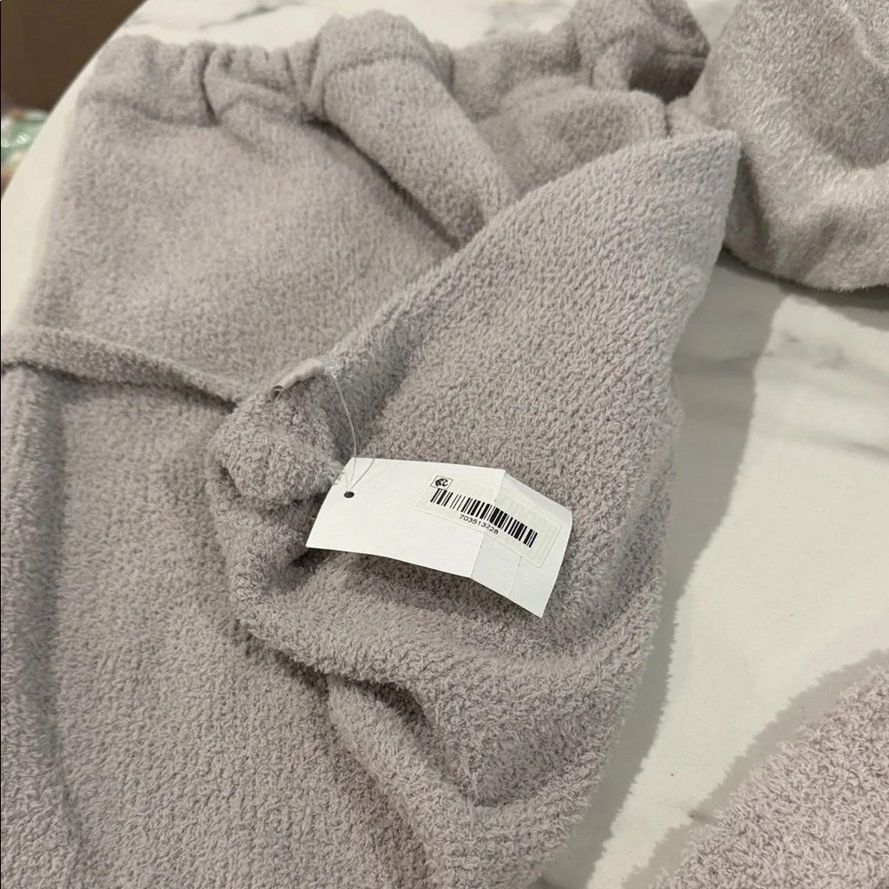 Barefoot Dreams CozyChic Lite in Soft Gray, throw blanket, & face cover - Picture 4 of 4